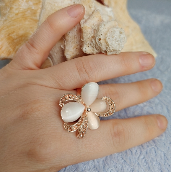 Rosegold Flower Ring - Picture 5 of 5